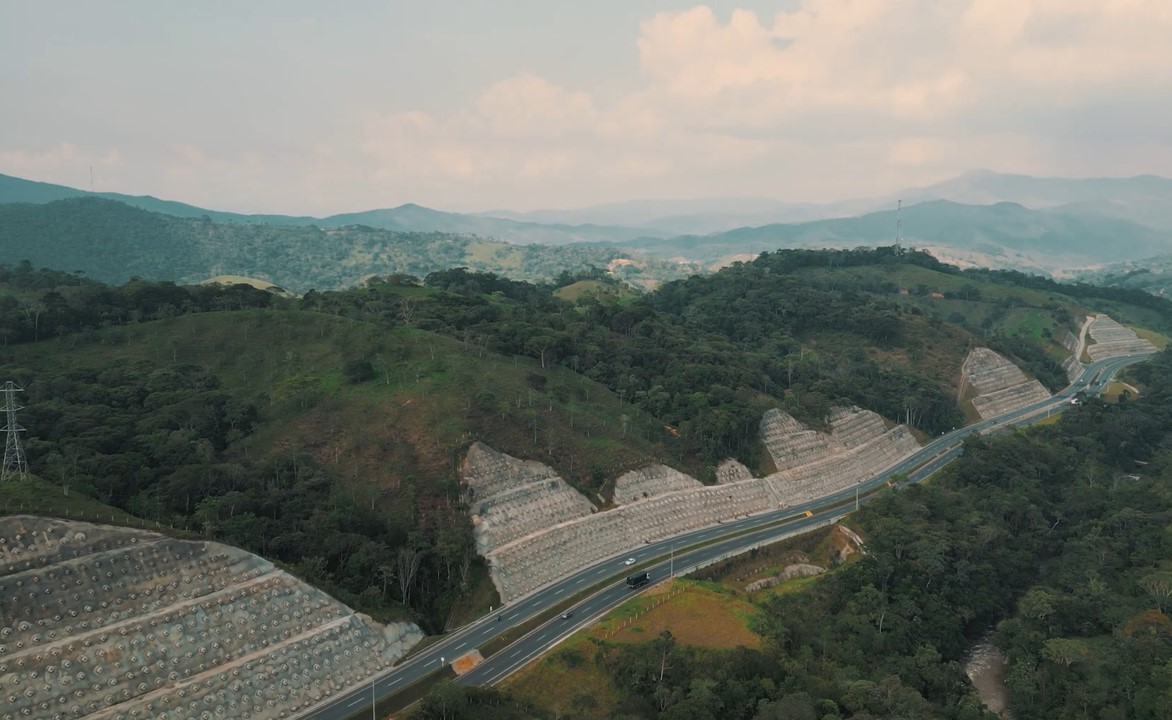 El IDEA continúa trabajando en iniciativas que promueven el desarrollo sostenible y equitativo en Antioquia, favoreciendo la conectividad y el fortalecimiento institucional