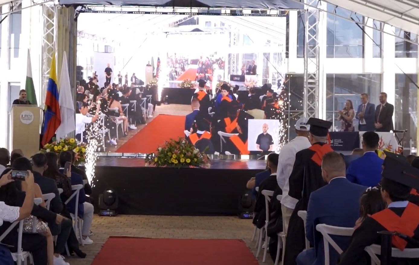 Más de 390 personas se profesionalizaron el pasado 15 de febrero gracias a su empeño y a las posibilidades que les brinda la IU Digital de Antioquia